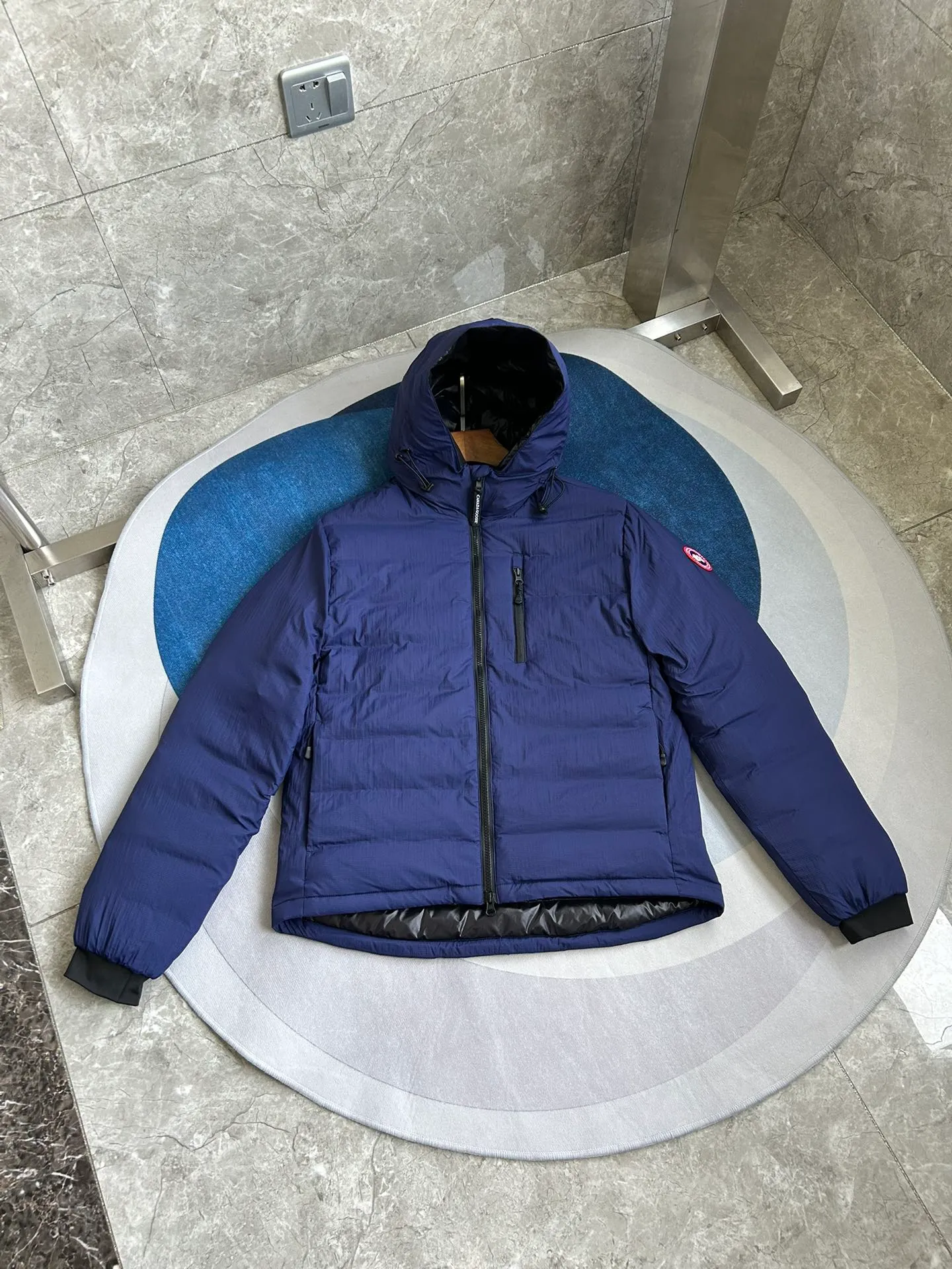 P940 5078M Lodge men's short hooded lightweight style. Color: dark blue. Sizes: S M L XL XXL.